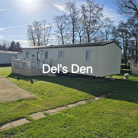 Del'S Den Lakeside Weeley Bridge Экстерьер фото