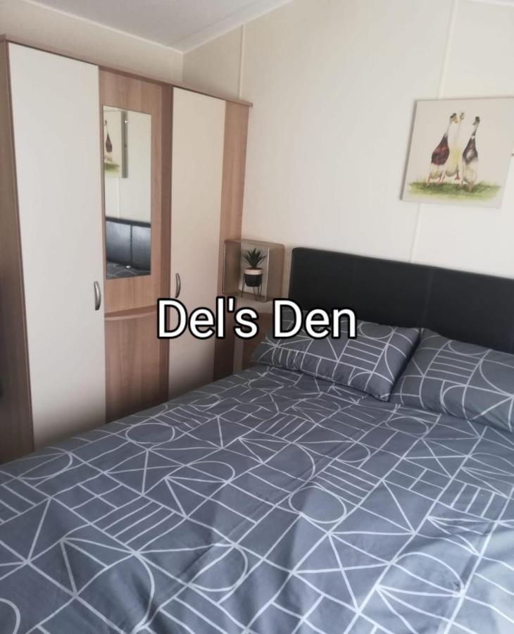 Del'S Den Lakeside Weeley Bridge Экстерьер фото