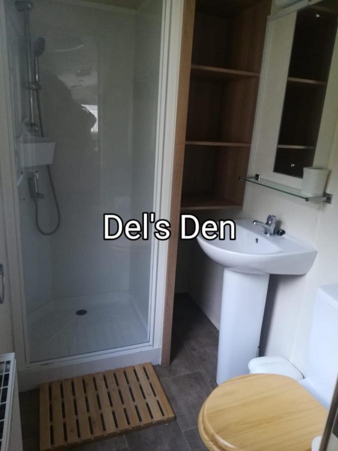 Del'S Den Lakeside Weeley Bridge Экстерьер фото