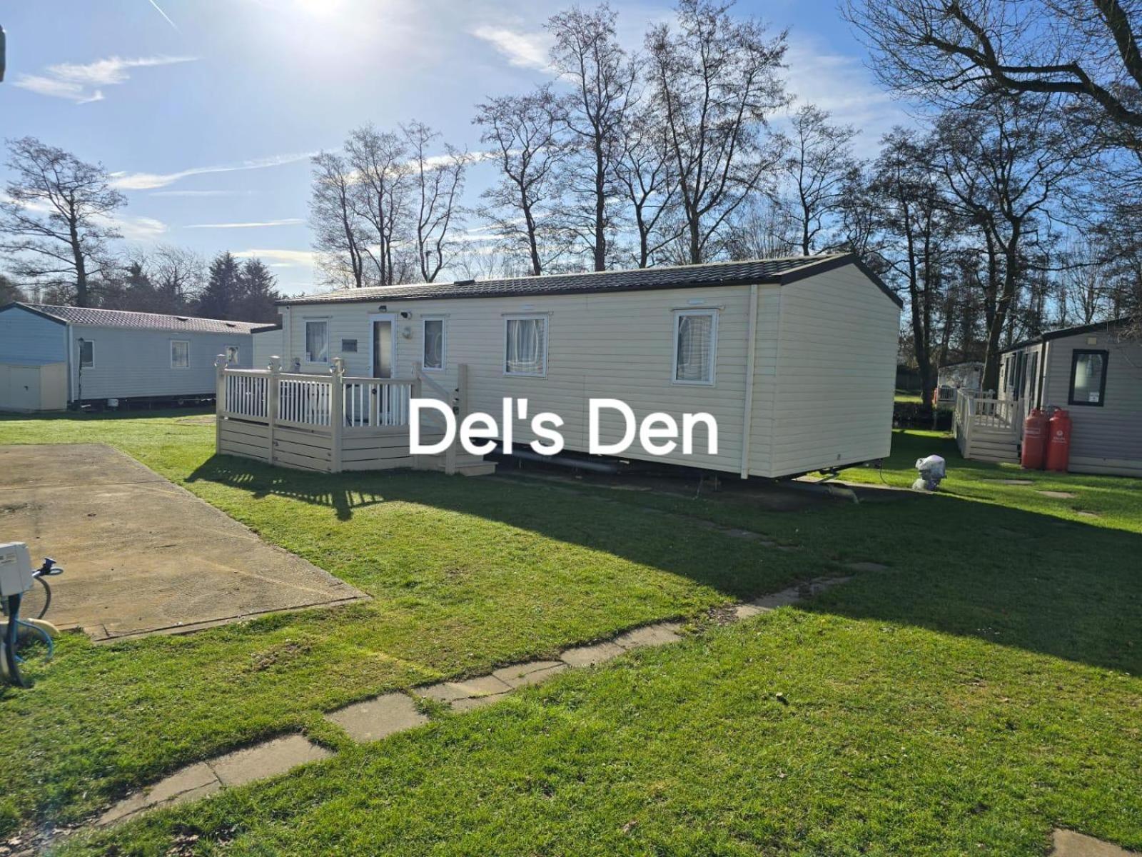 Del'S Den Lakeside Weeley Bridge Экстерьер фото